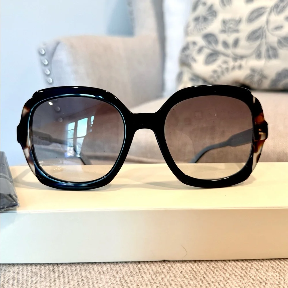 Prada Oversized Sunglasses Black Tortoise Gradient NWOT Italy - Picture 1 of 12